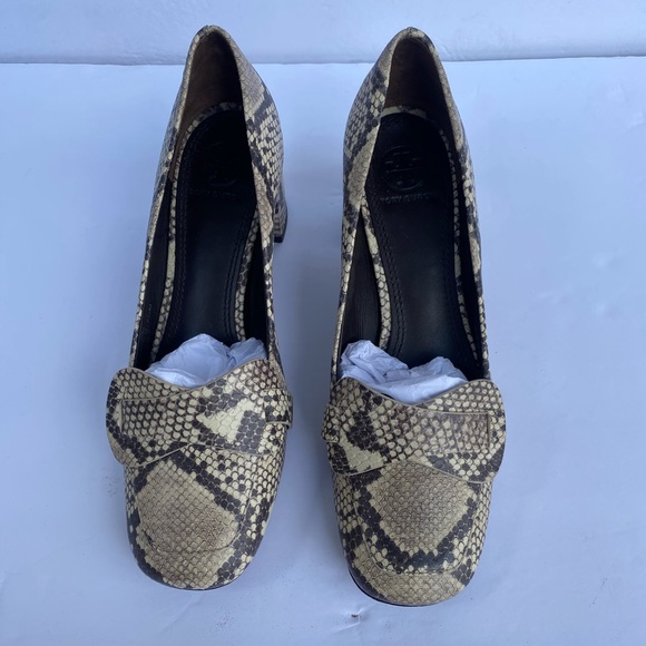 Tory Burch Bond 55MM Pump Printed Snake - Picture 13 of 16